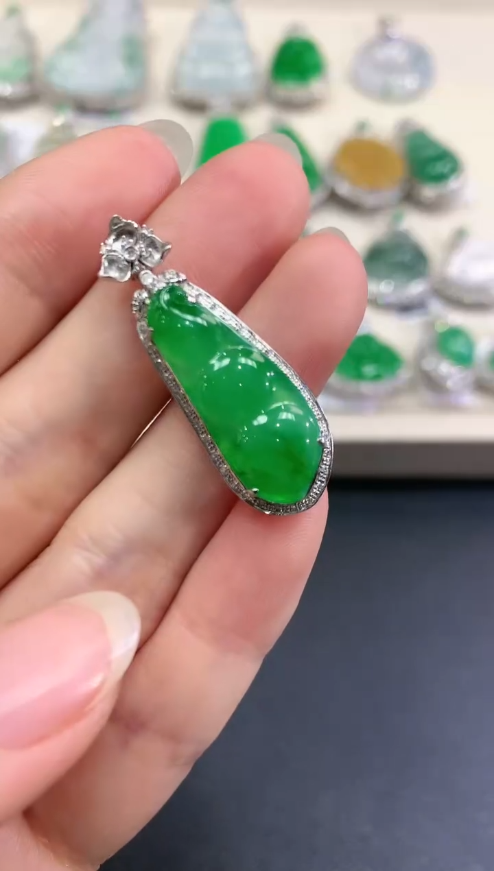 【闪购商品】翡翠吊坠(不含链)18K金镶嵌n41   