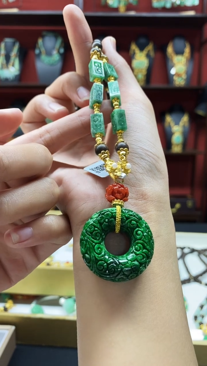 颈饰未镶嵌翡翠吊坠