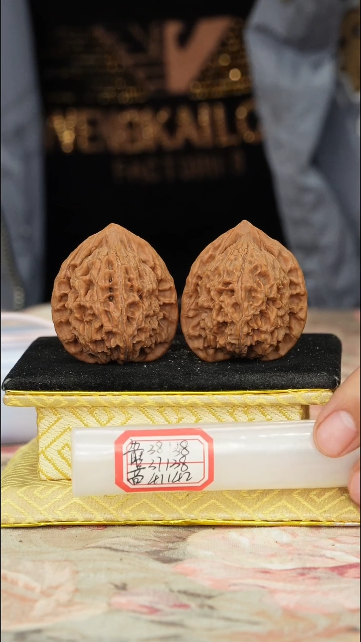 【闪购商品】文玩核桃把件水龙纹