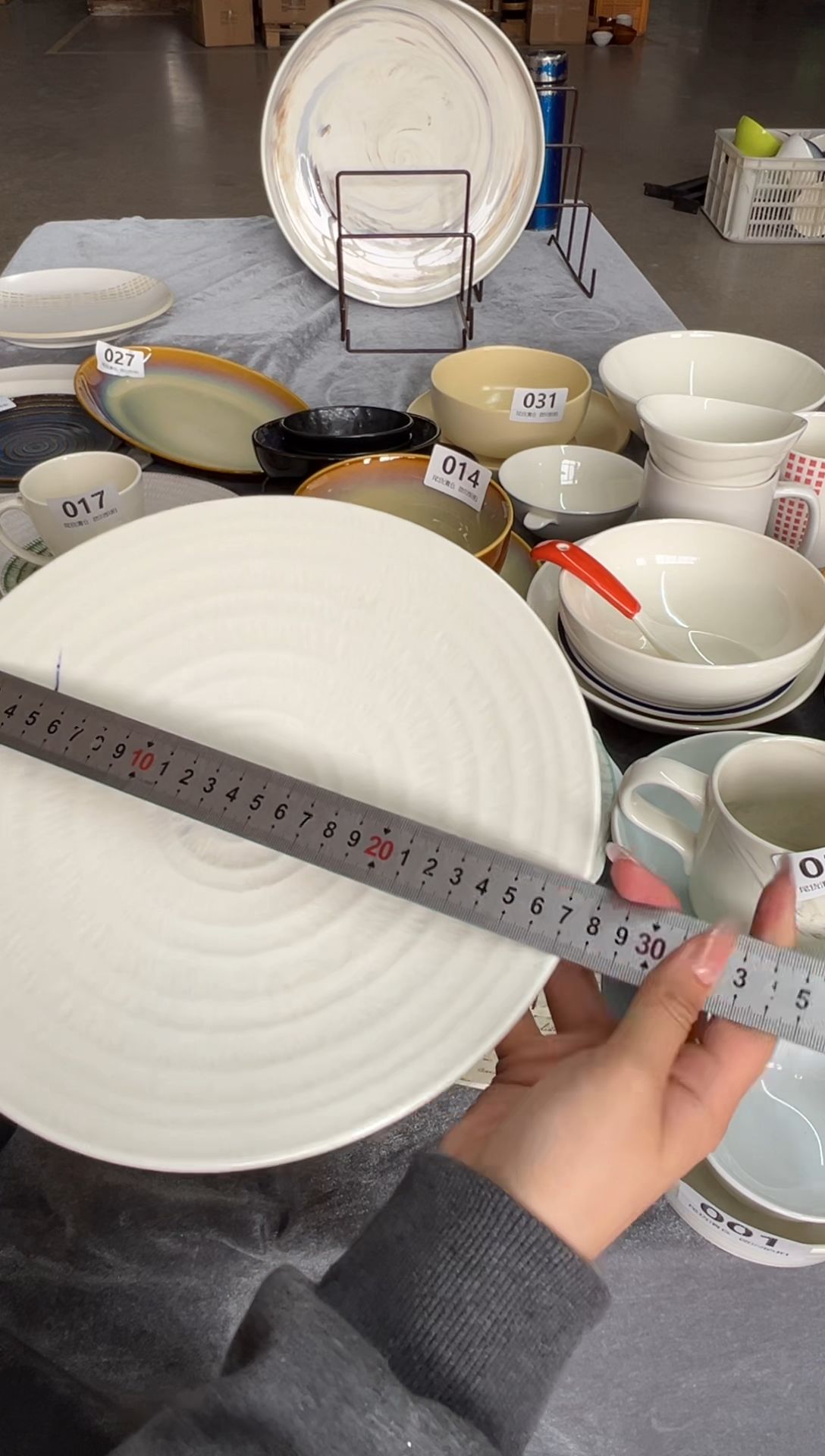 新骨瓷050瑕疵 白跳刀 10,75寸 平盘