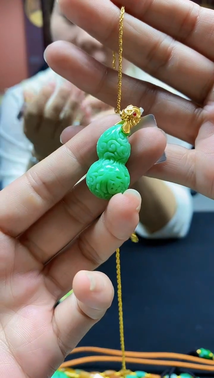 颈饰未镶嵌翡翠吊坠