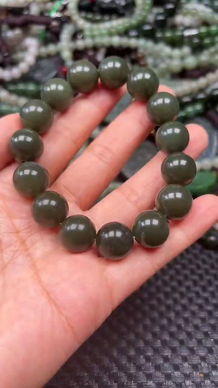 和田玉未镶嵌颈饰1