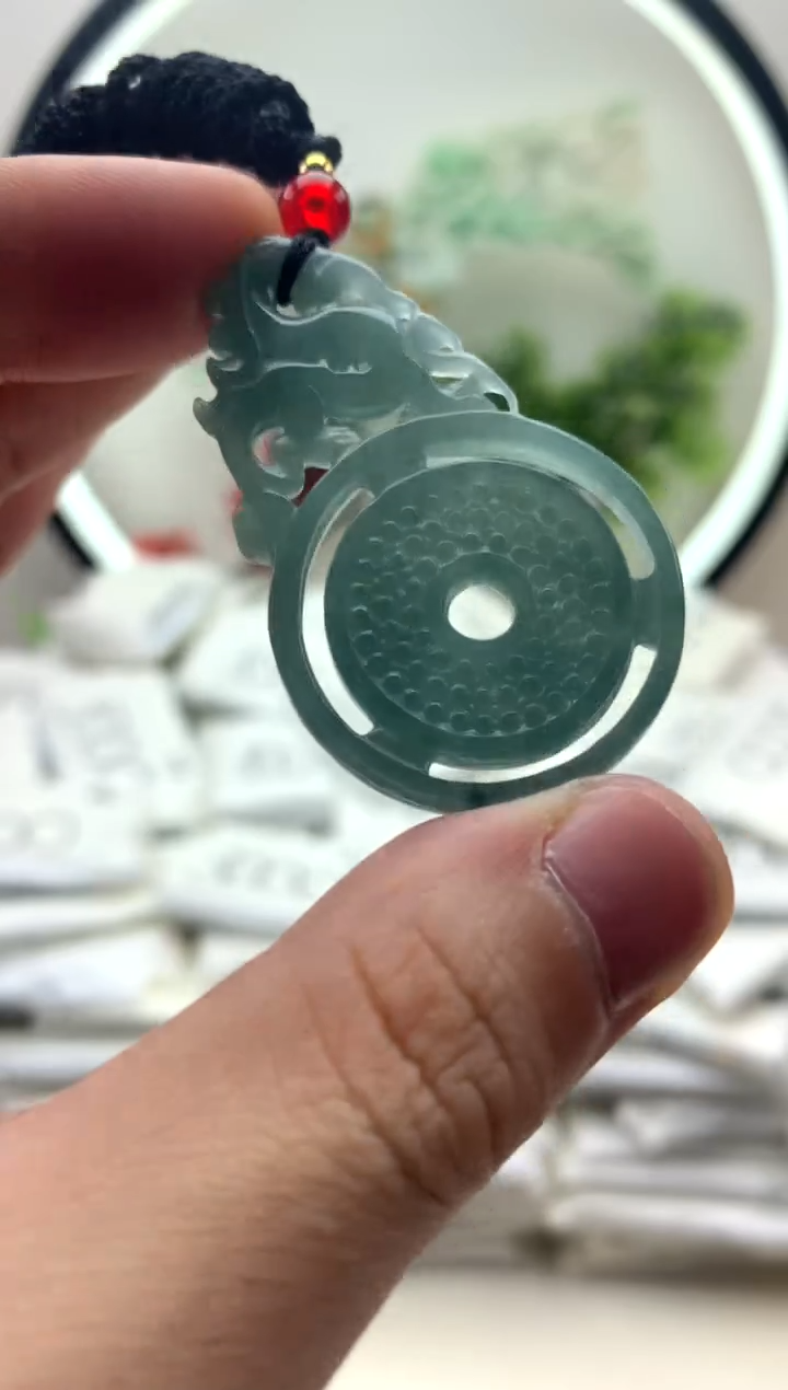 颈饰未镶嵌翡翠平安扣