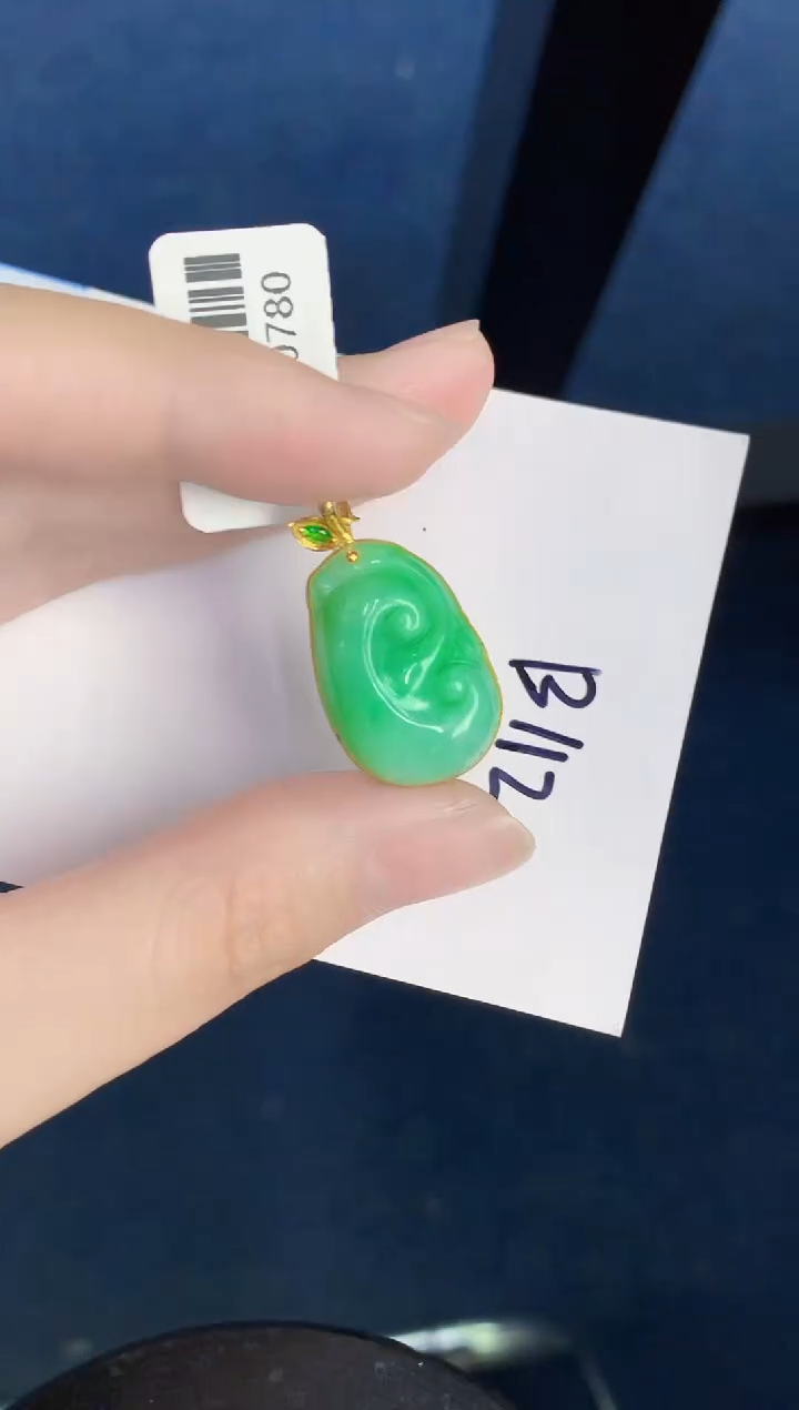 翡翠18K金镶嵌颈饰0000000000