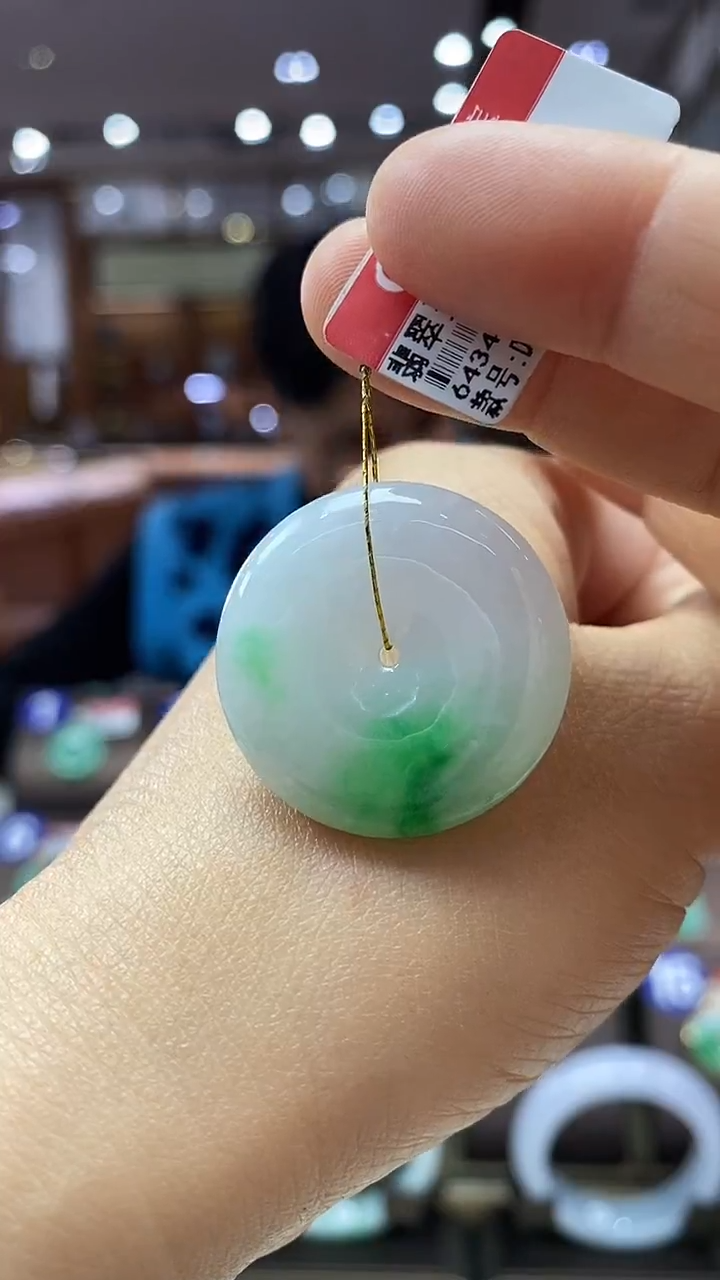 颈饰未镶嵌翡翠平安扣