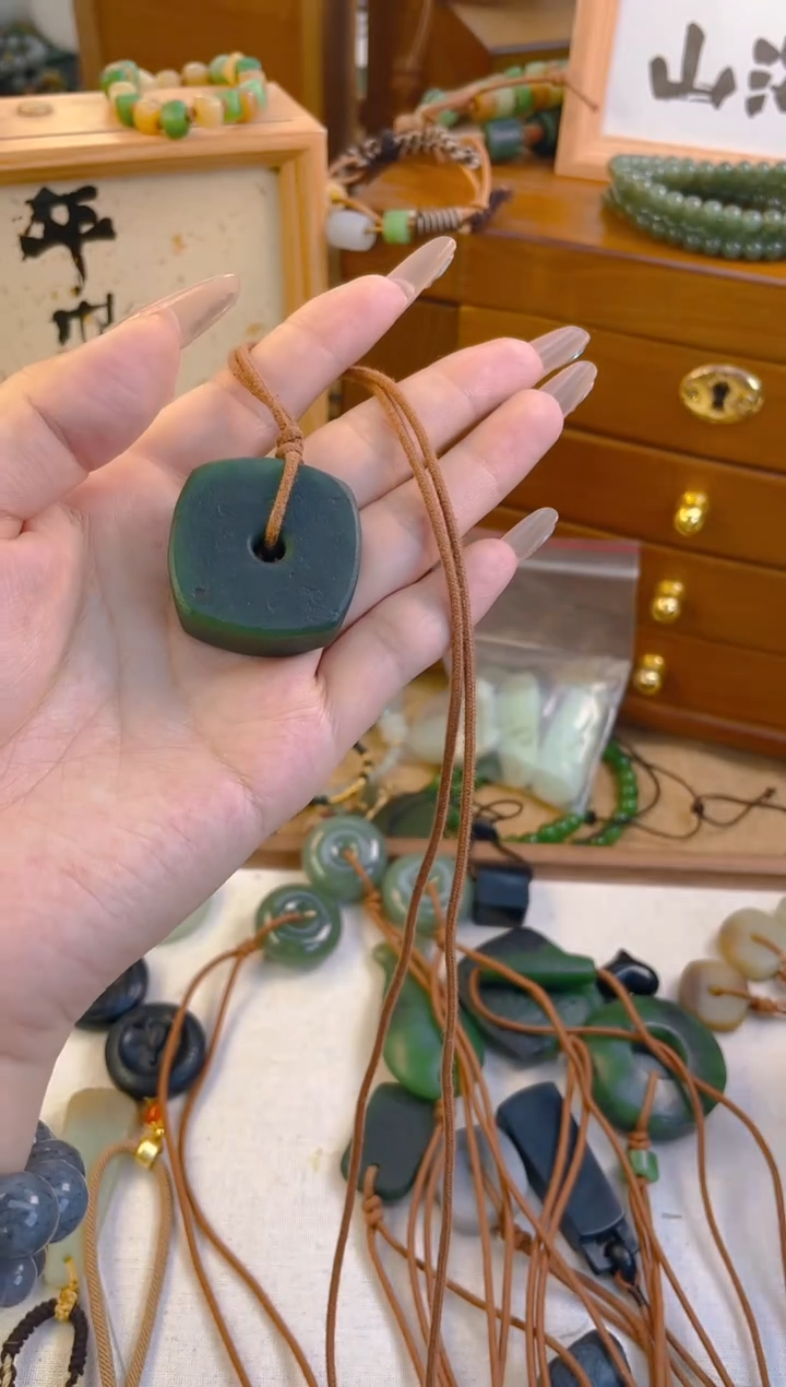 手链未镶嵌和田玉吊坠