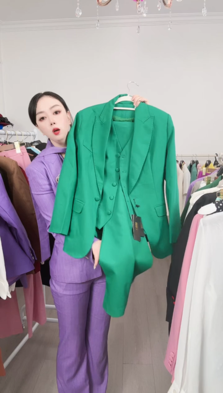 M码绿色喇叭裤三件套