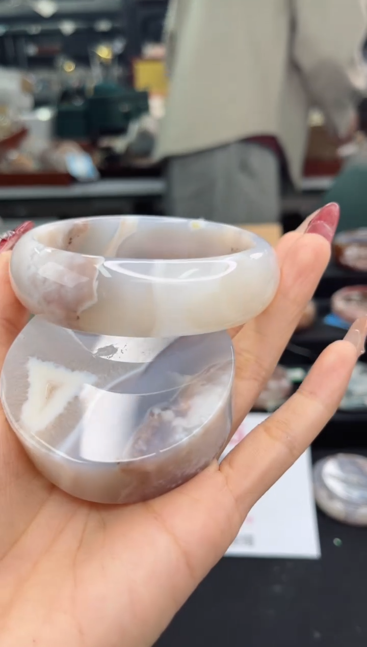 【闪购商品】石英质玉手镯未镶嵌63圈口（赠品镯心）1600080