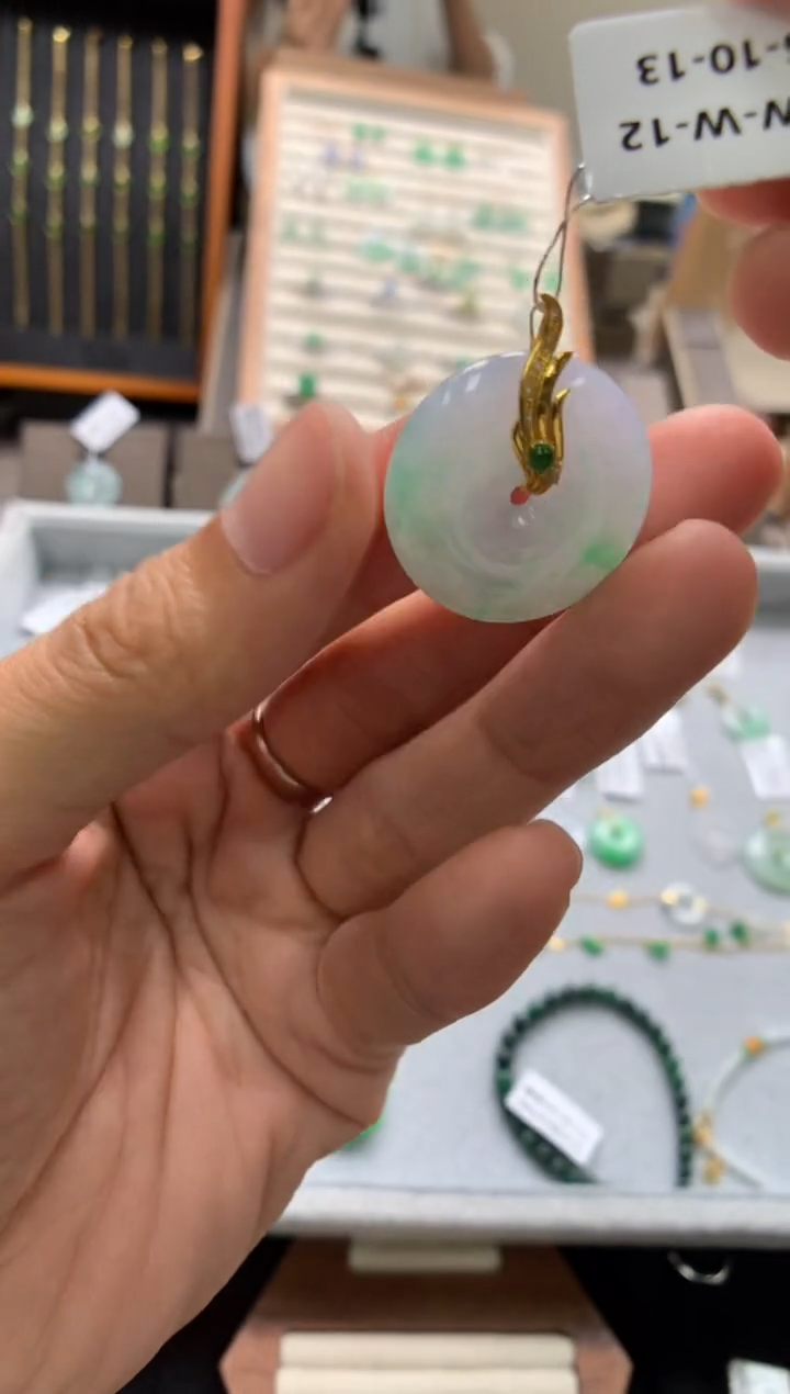 颈饰18K金镶嵌翡翠平安扣