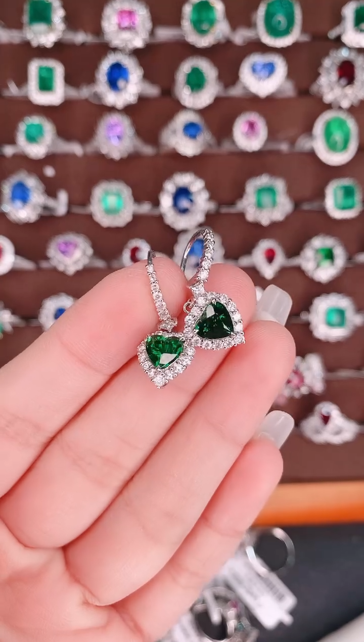 【闪购商品】石榴石（沙弗莱）18K金耳饰18K金镶嵌2.32克拉