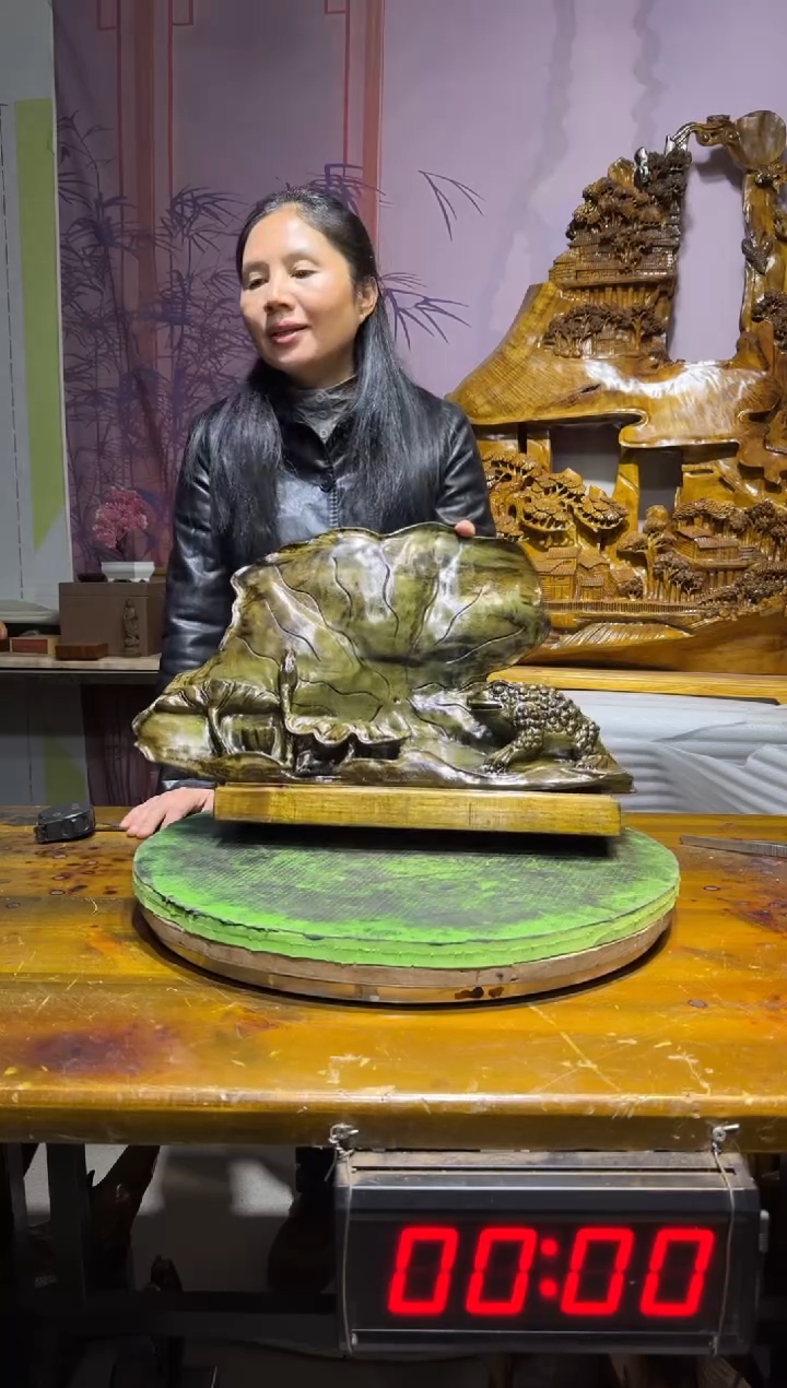 金丝楠傲**风金丝楠木雕刻摆件