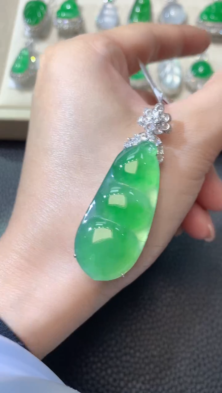 【闪购商品】翡翠吊坠(不含链)18K金镶嵌C7