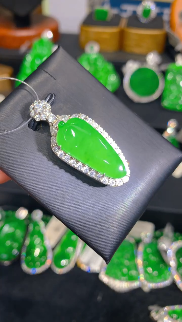 【闪购商品】翡翠颈饰银S925镶嵌67一季