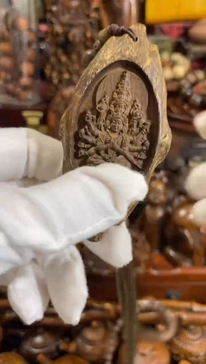 木中之王黄奇生肖鼠