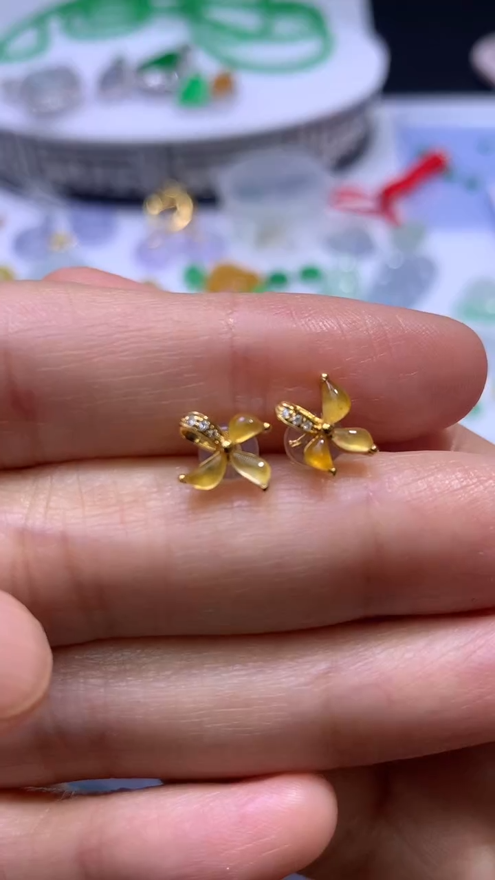 18K金镶嵌定制翡翠 风生水起 耳钉