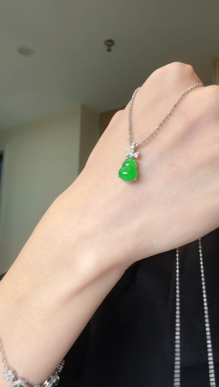 【闪购商品】翡翠吊坠(不含链)18K金镶嵌天然翡翠吊坠