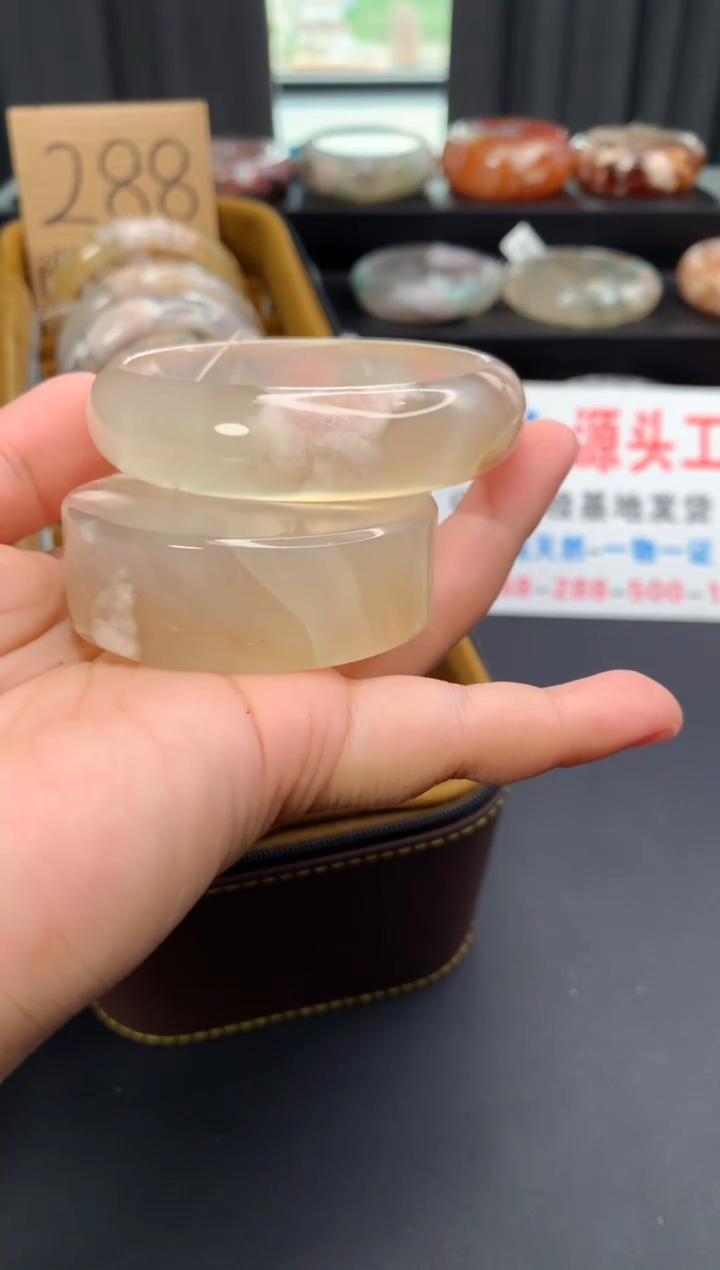 石英质玉手镯未镶嵌赠送镯心（圈口55