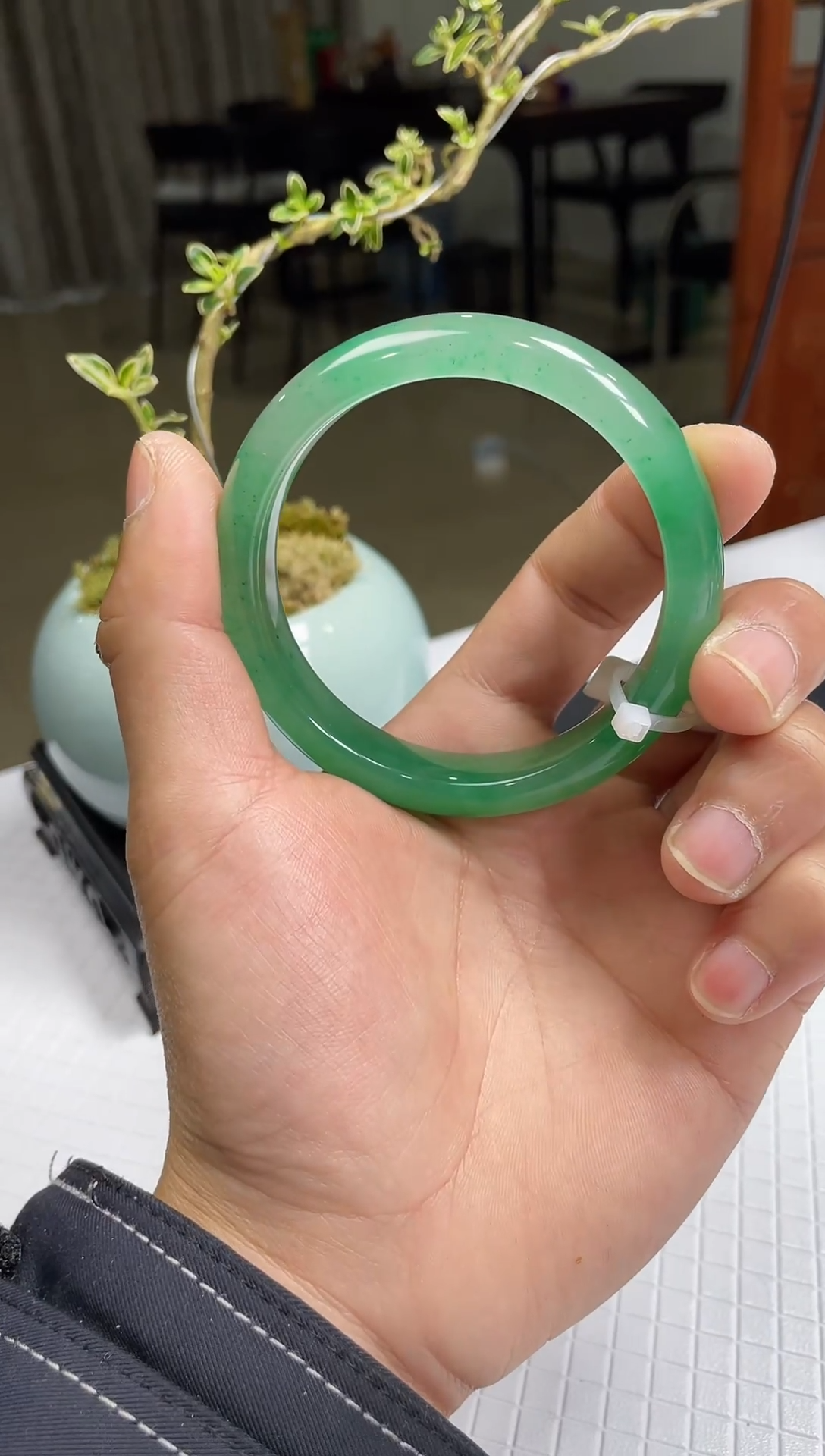 【闪购商品】石英质玉手镯未镶嵌非洲翠手镯多样性发货