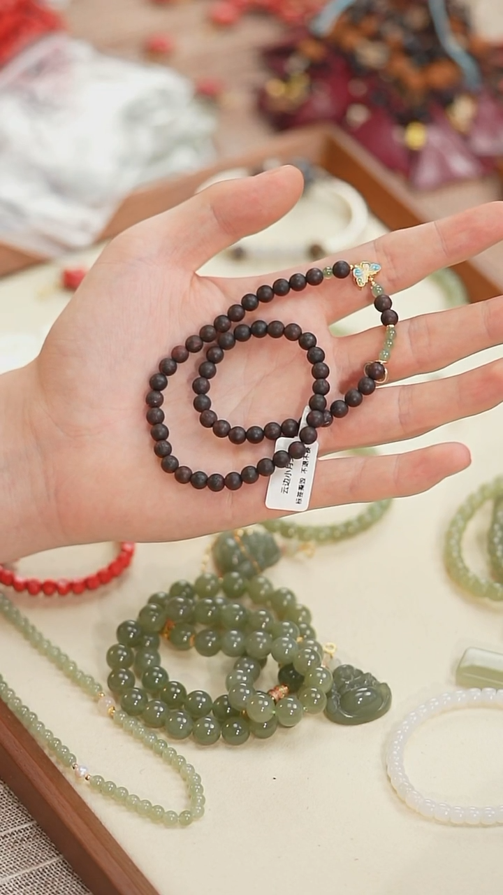 降真香其他孤品！降真香 蝴蝶配饰 双圈手串