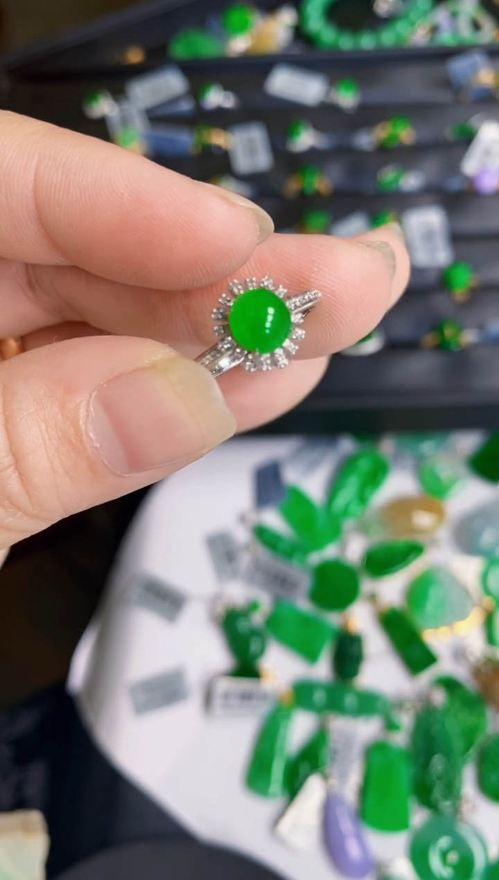 【闪购商品】翡翠颈饰18K金镶嵌戒指