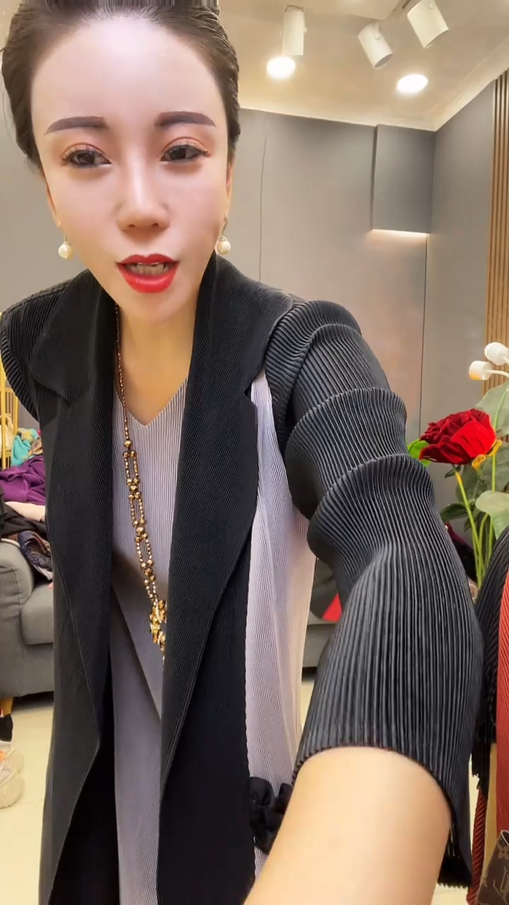 聚酯纤维（涤纶）黑灰色 2侧盘花