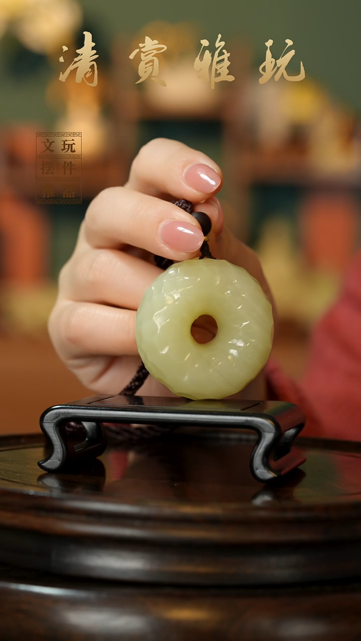 玉《千锤百炼平安扣》手把件摆件