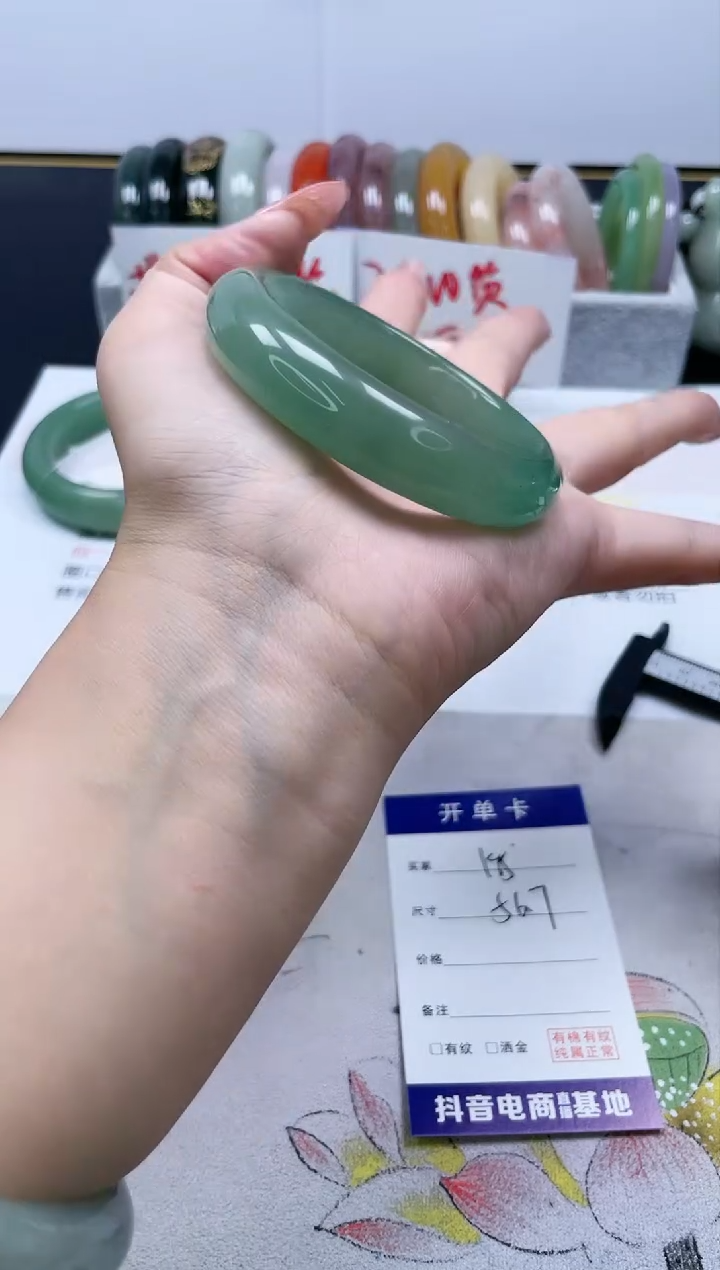 【闪购商品】石英质玉手镯未镶嵌195/56.7