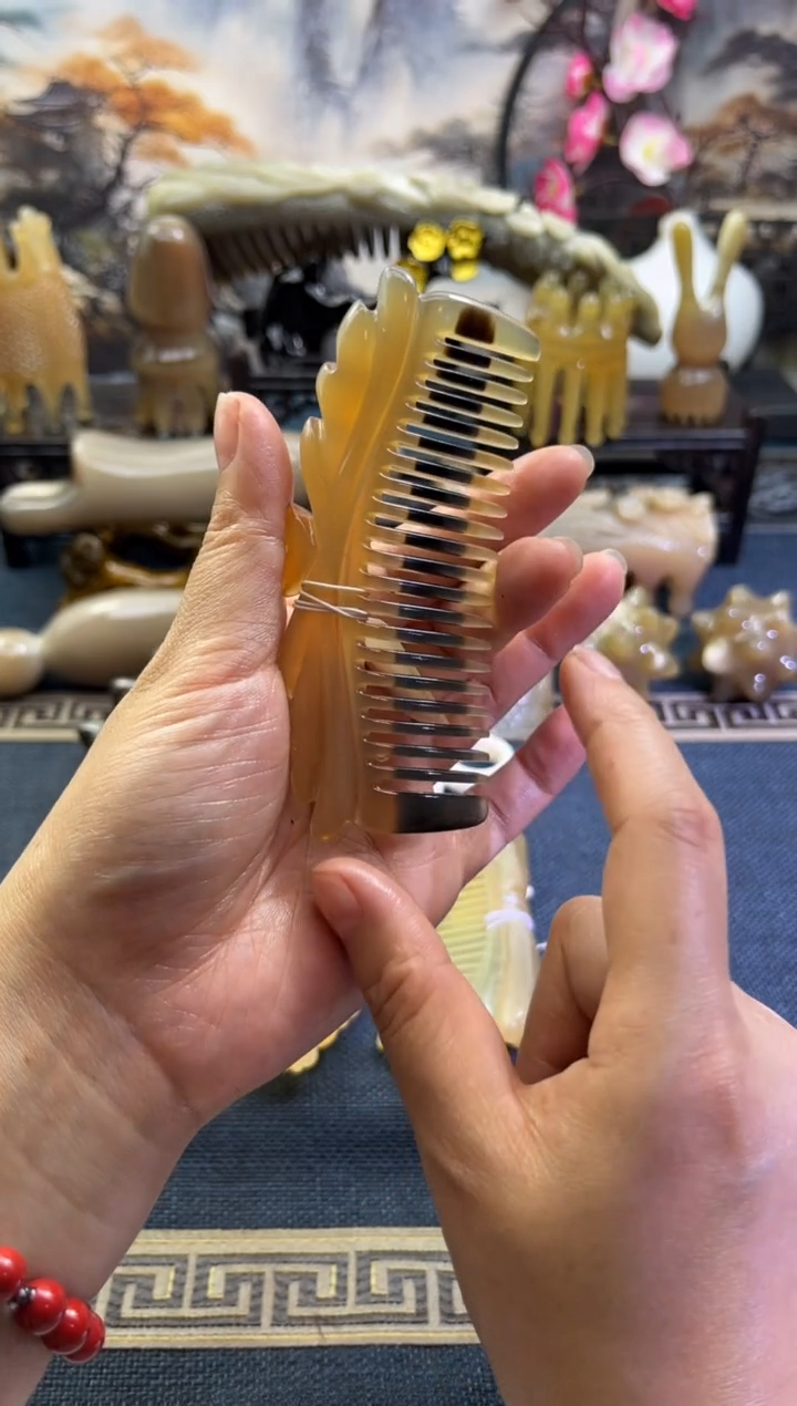 云南老白水简雕包包梳