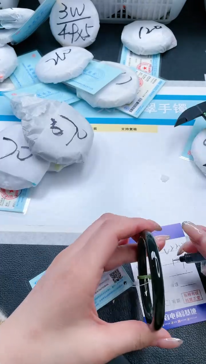 【闪购商品】和田玉手镯未镶嵌16V220-55