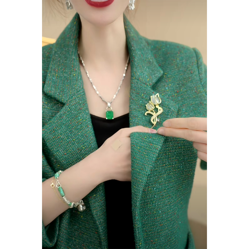 2025秋季新款时尚气质轻奢百搭宽松大码西装领短外套