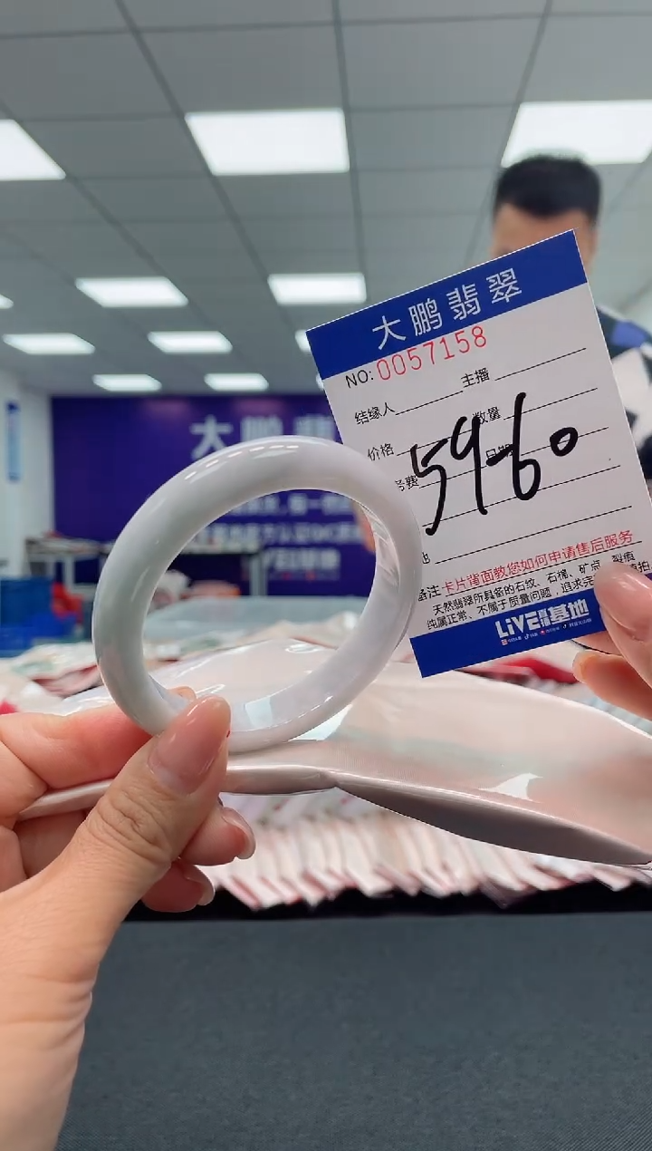 【闪购商品】翡翠手镯未镶嵌AAAAAAAAAA