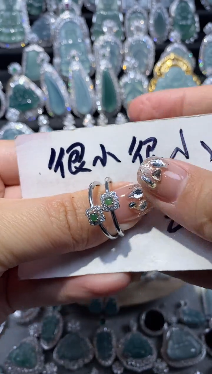 【闪购商品】翡翠颈饰未镶嵌翡翠两个戒指