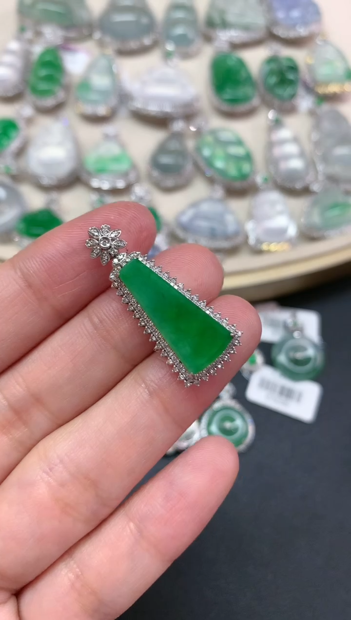 【闪购商品】翡翠吊坠(不含链)18K金镶嵌W16|8800