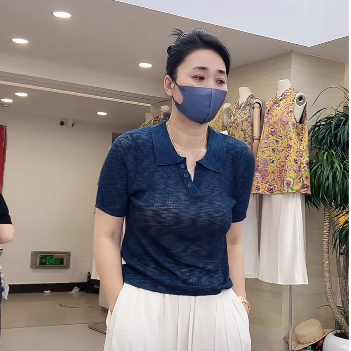 格调美美【实体品质】1062纯色简约薄款透气POLO翻领短袖套头针织衫