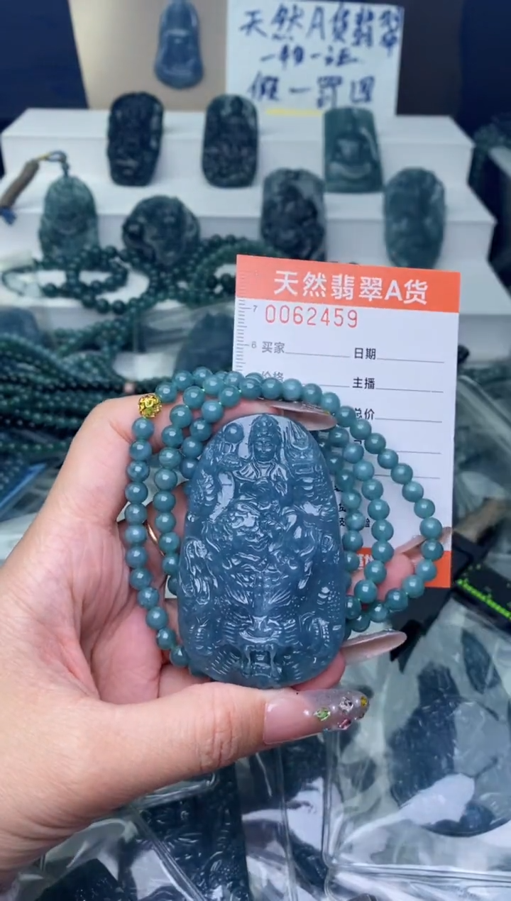 翡翠未镶嵌颈饰············