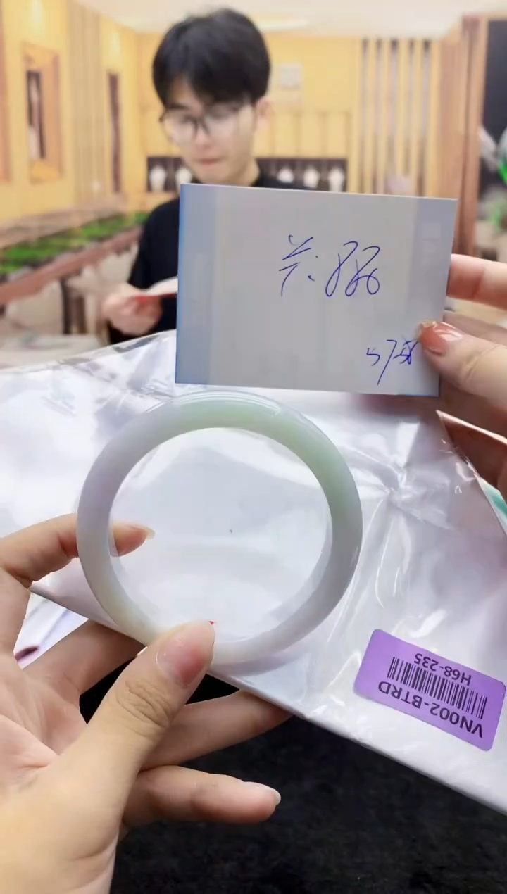 【闪购商品】翡翠手镯未镶嵌     H68-235
