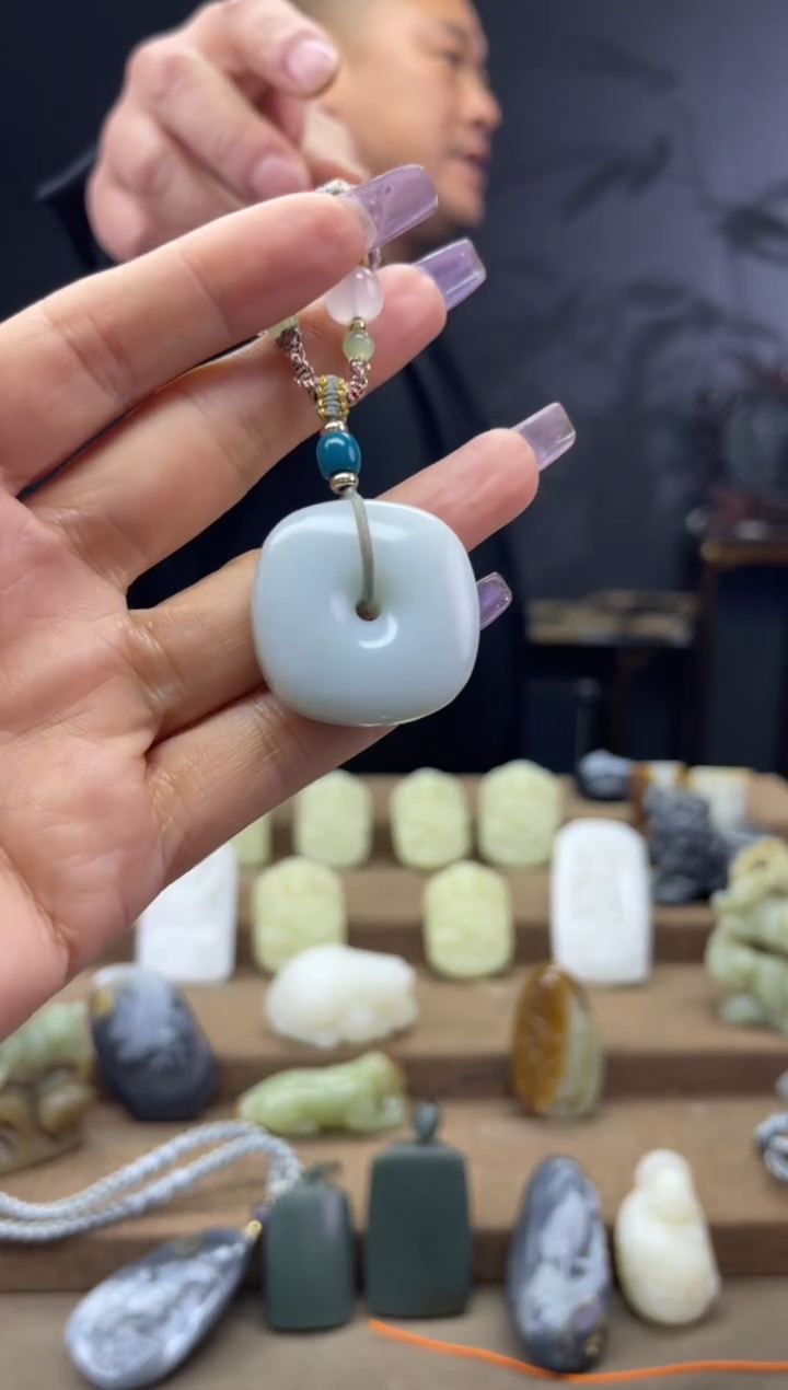 颈饰未镶嵌和田玉1