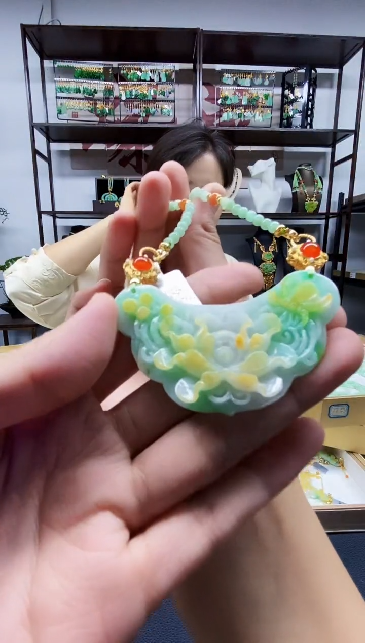 翡翠未镶嵌颈饰翡翠吊坠