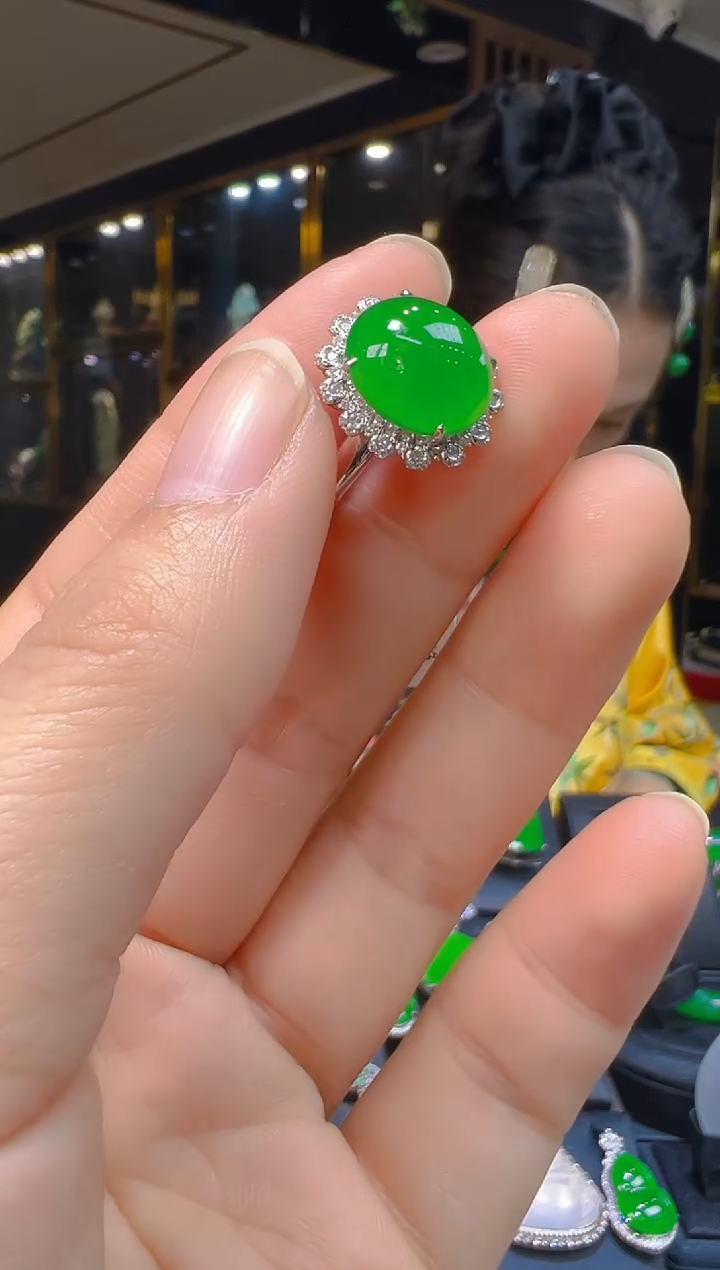 18K金镶嵌戒指翡翠040   