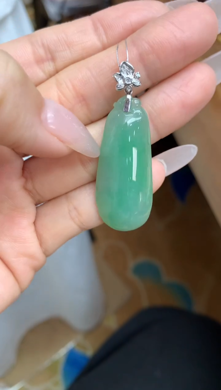 【闪购商品】翡翠颈饰18K金镶嵌福瓜