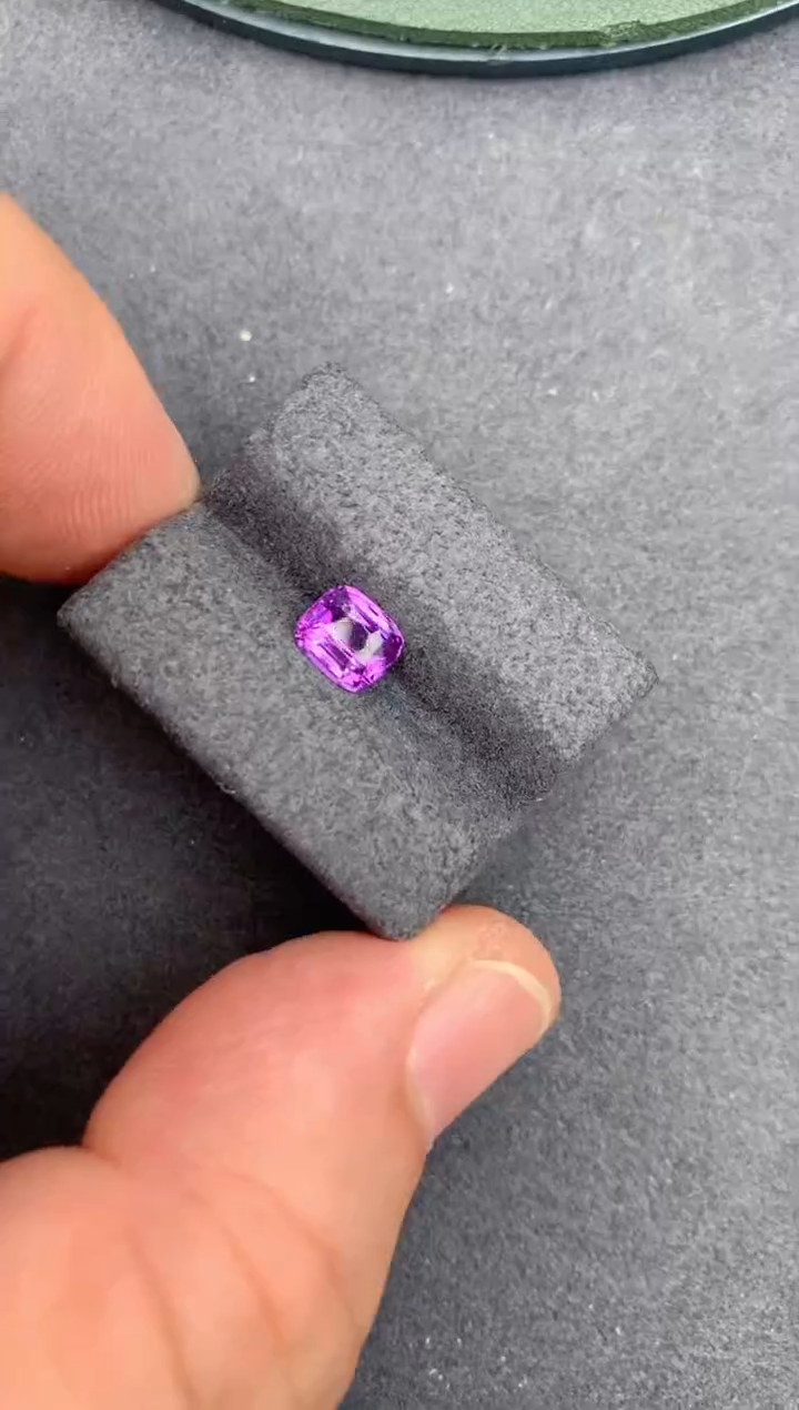 【闪购商品】蓝宝石裸石未镶嵌1ct 无烧紫蓝宝枕形