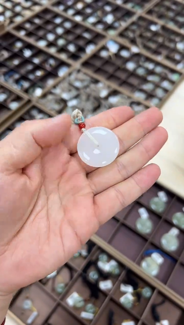 颈饰未镶嵌和田玉平安扣