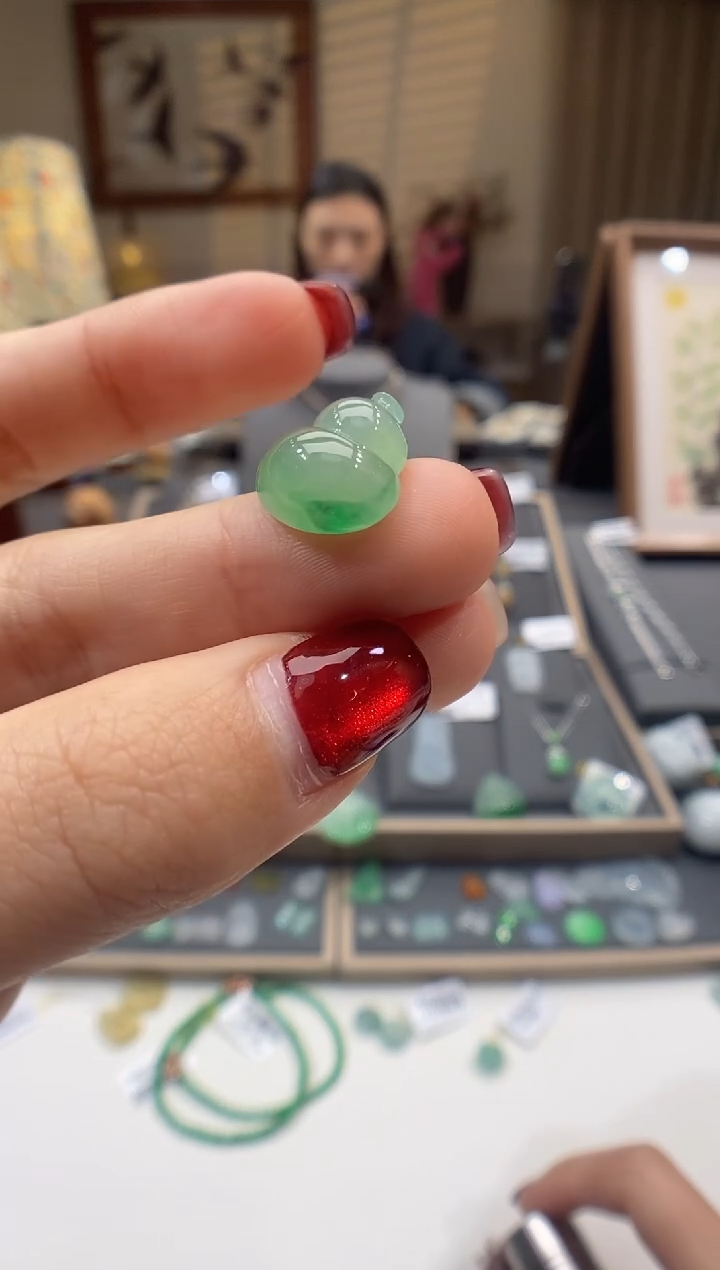 【闪购商品】翡翠颈饰未镶嵌葫芦