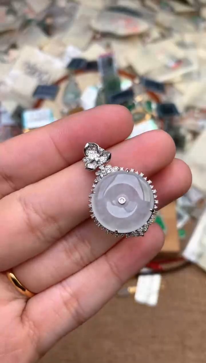 18K金镶嵌挂件翡翠一