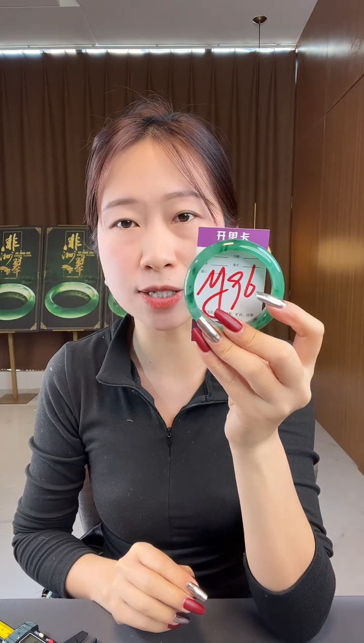 【闪购商品】石英质玉手镯未镶嵌非洲翠