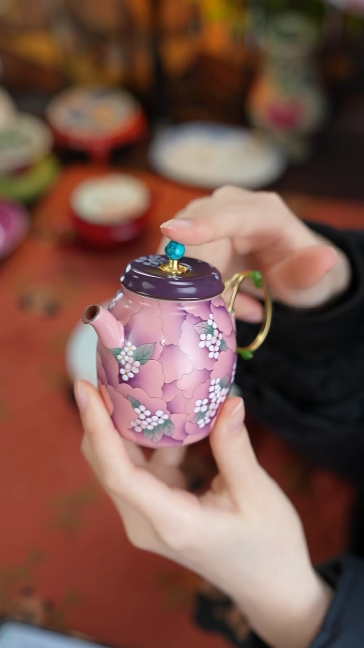 景德镇手工手绘三秋月粉彩紫砂壶