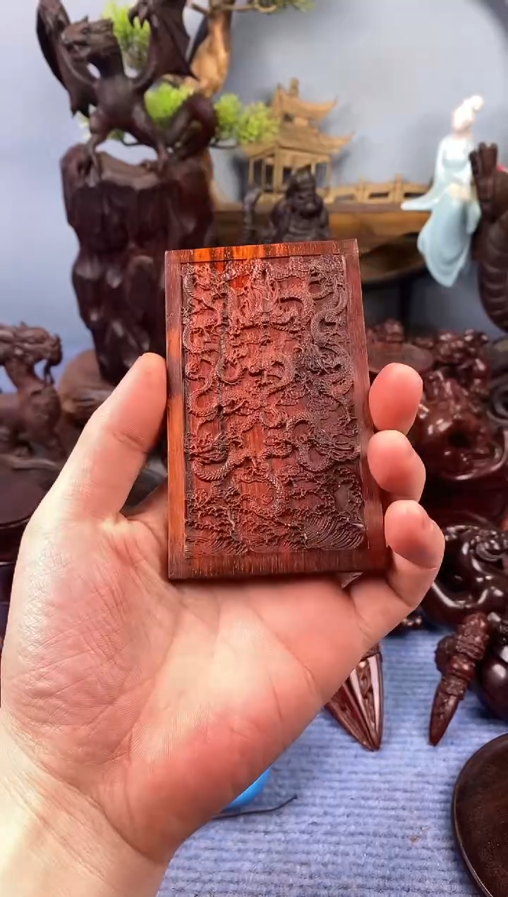 檀香紫檀（小叶紫檀）?*?龙牌