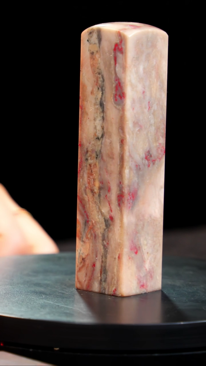 昌化石藕粉冻鸡血石