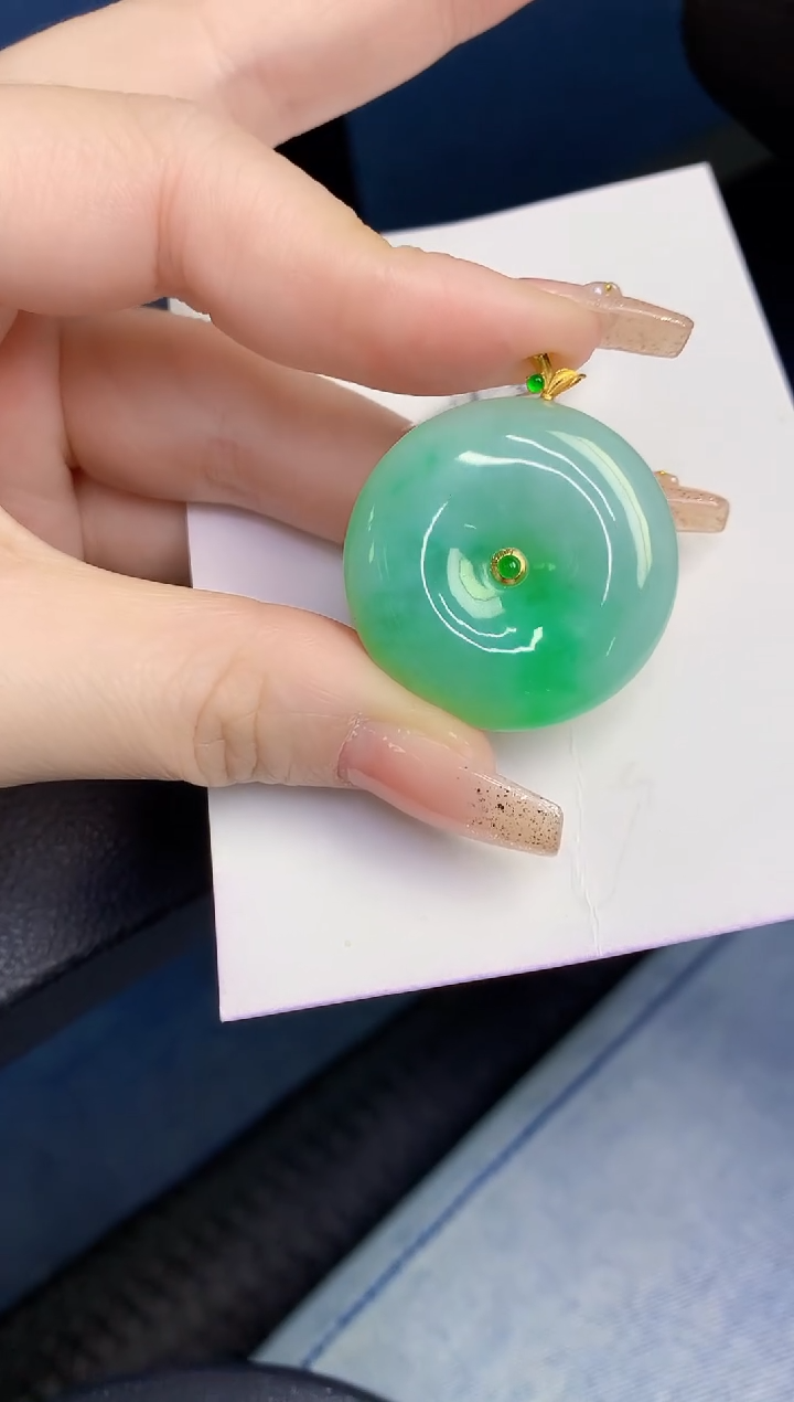 颈饰18K金镶嵌翡翠缅甸天然翡翠A货