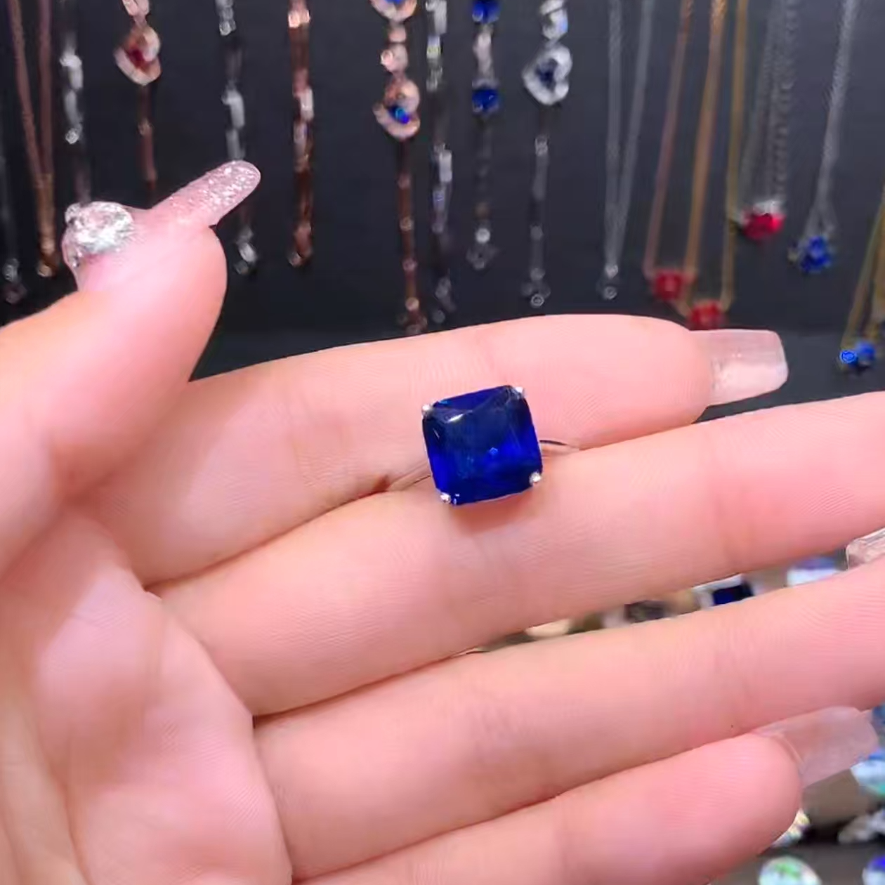 蓝宝石S925银镶银色戒指